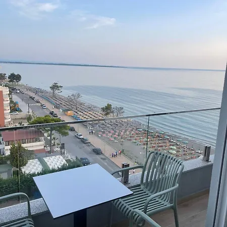 Sea La Vie *